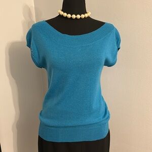 Short sleeves sweater